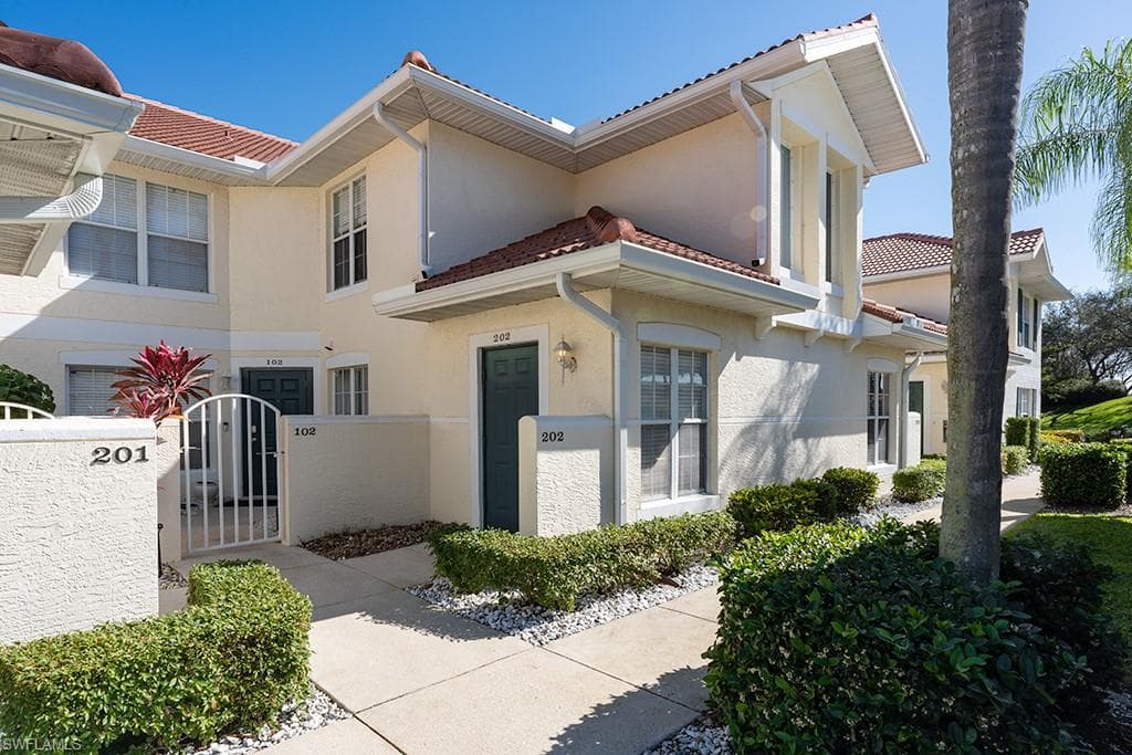 4970 Deerfield Way F-202, Naples, FL 34110-5