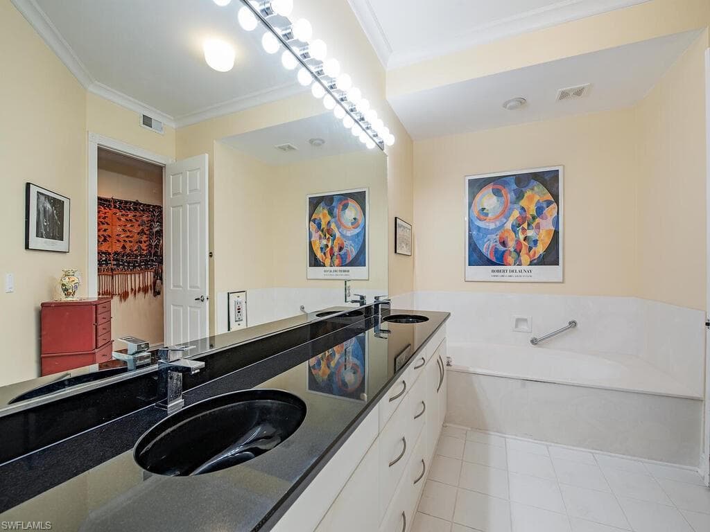 1880 Les Chateaux Blvd 104, Naples, FL 34109-13