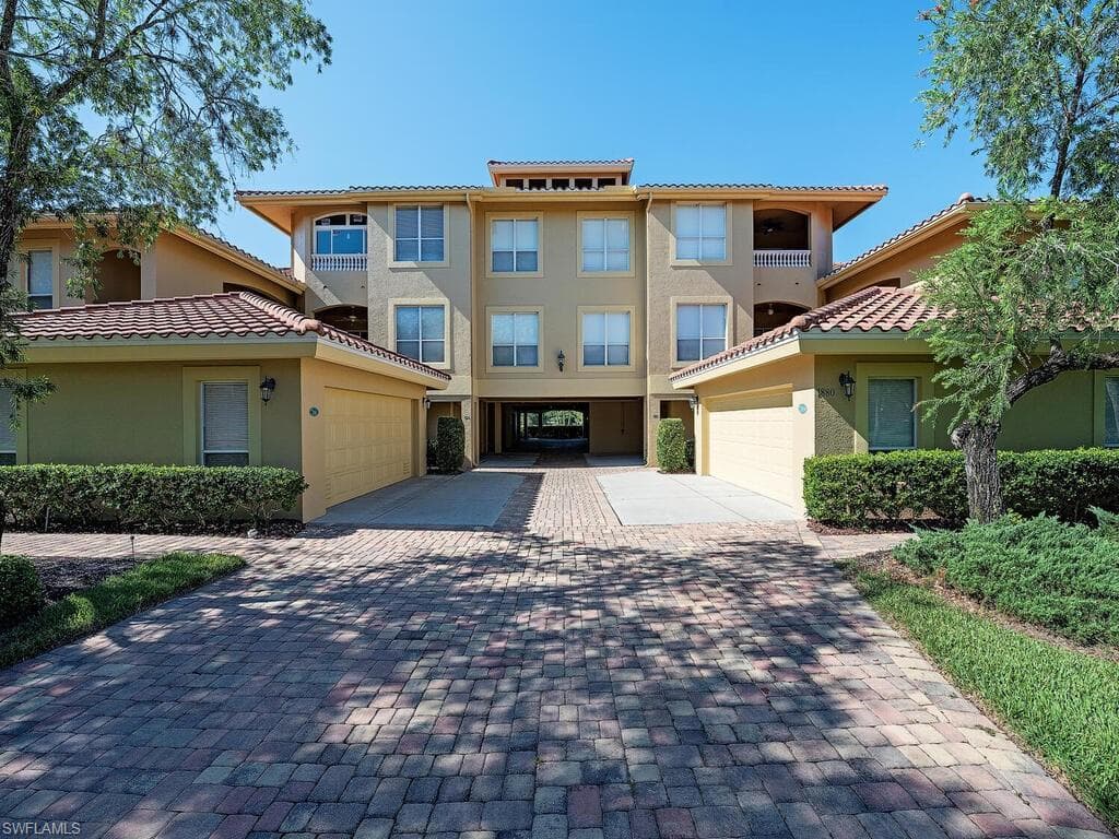 1880 Les Chateaux Blvd 104, Naples, FL 34109-19