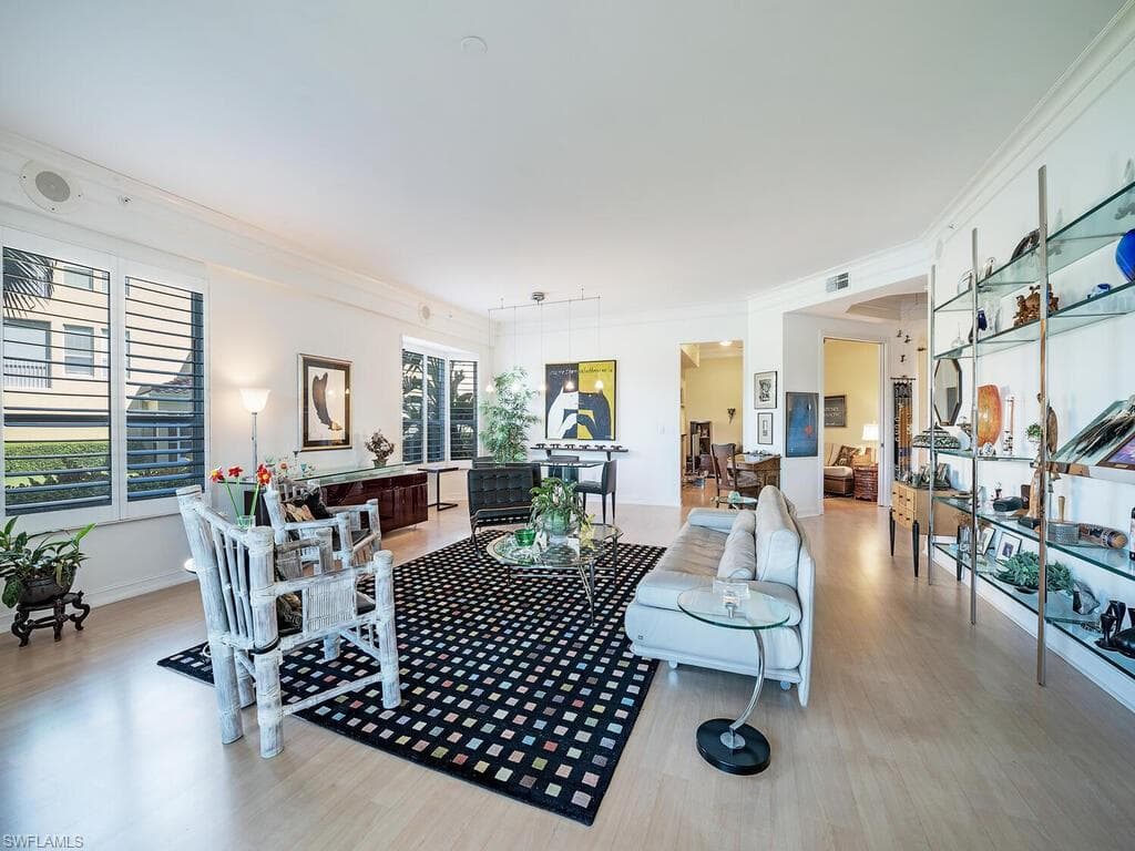 1880 Les Chateaux Blvd 104, Naples, FL 34109-7