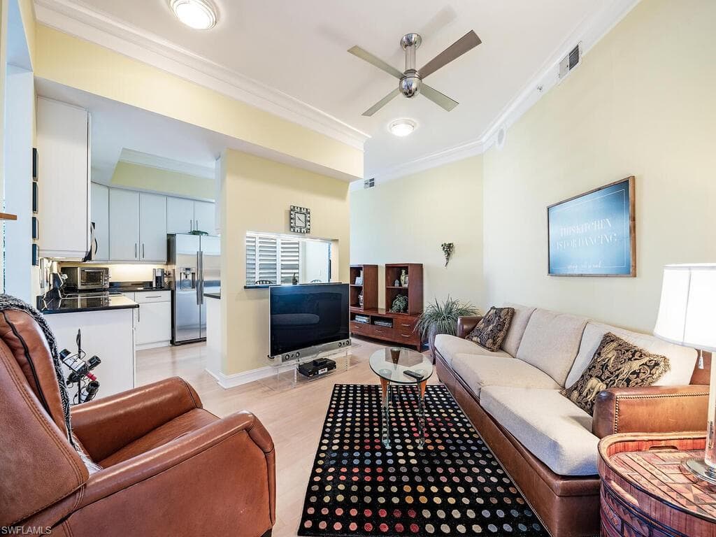 1880 Les Chateaux Blvd 104, Naples, FL 34109-8