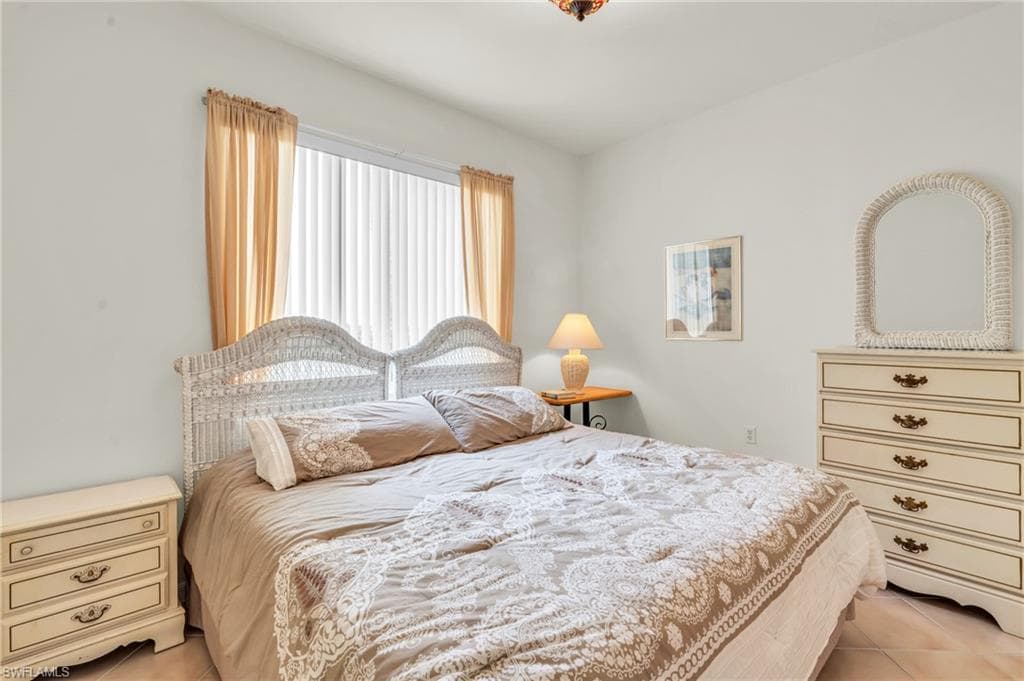 2365 Hidden Lake Ct 8001, Naples, FL 34112-23