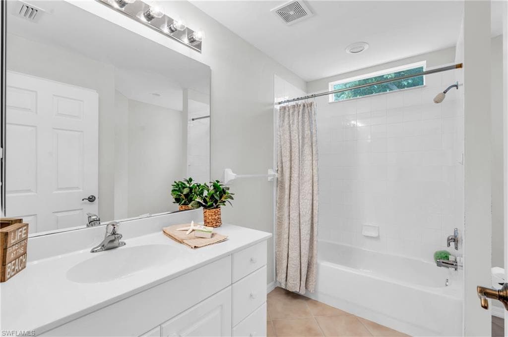 2365 Hidden Lake Ct 8001, Naples, FL 34112-26