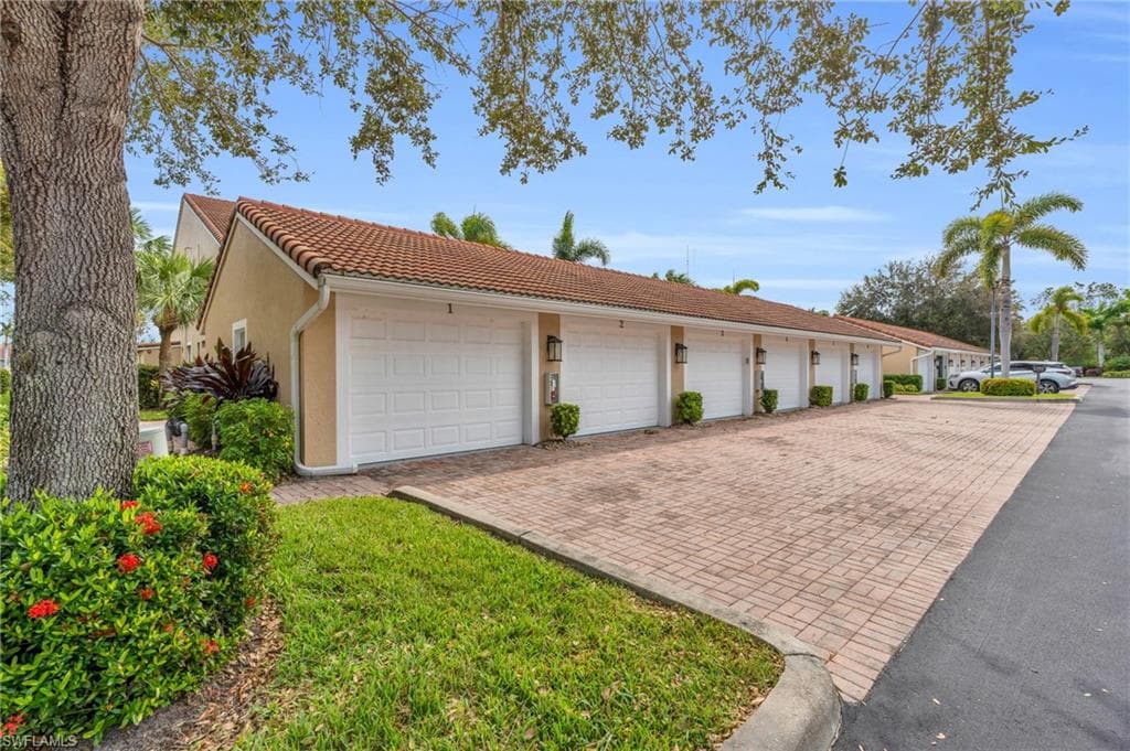 2365 Hidden Lake Ct 8001, Naples, FL 34112-5