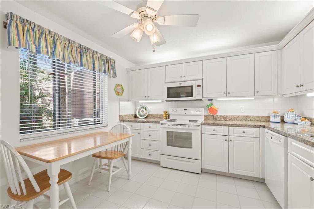 3219 Horse Carriage Way 11, Naples, FL 34105-9