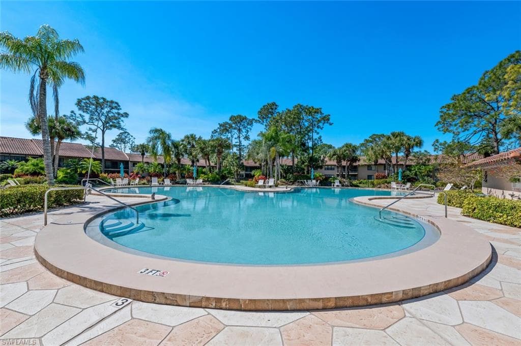 3219 Horse Carriage Way 11, Naples, FL 34105-1