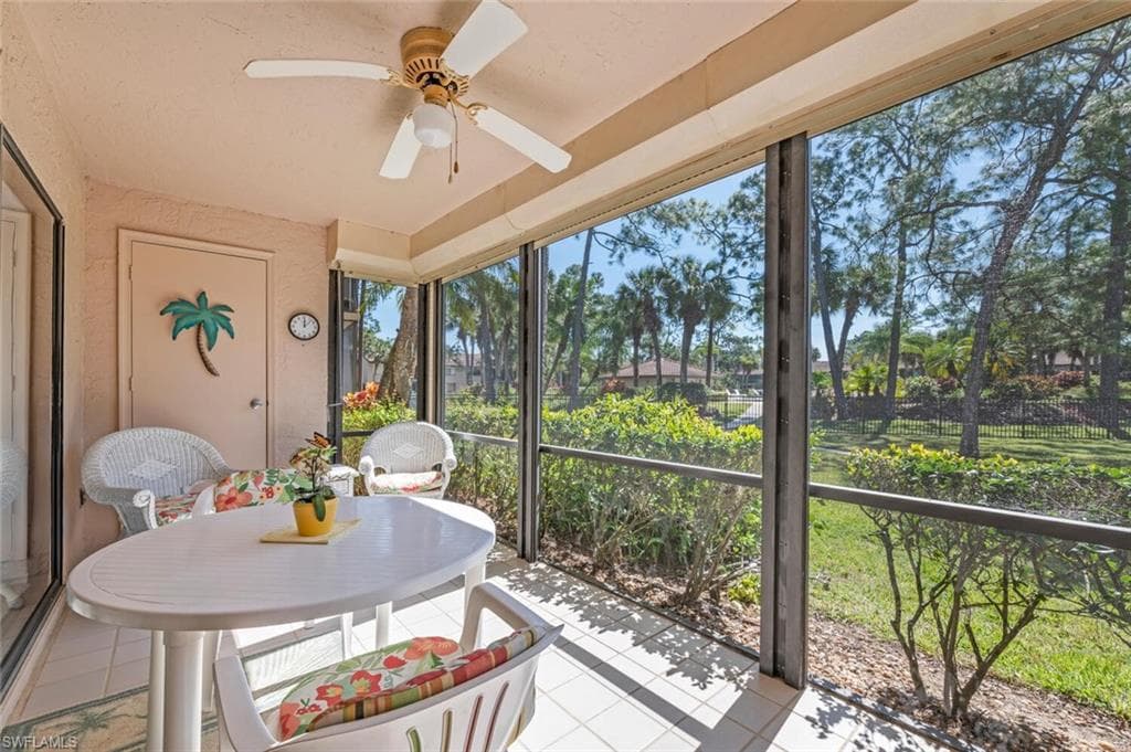 3219 Horse Carriage Way 11, Naples, FL 34105-2