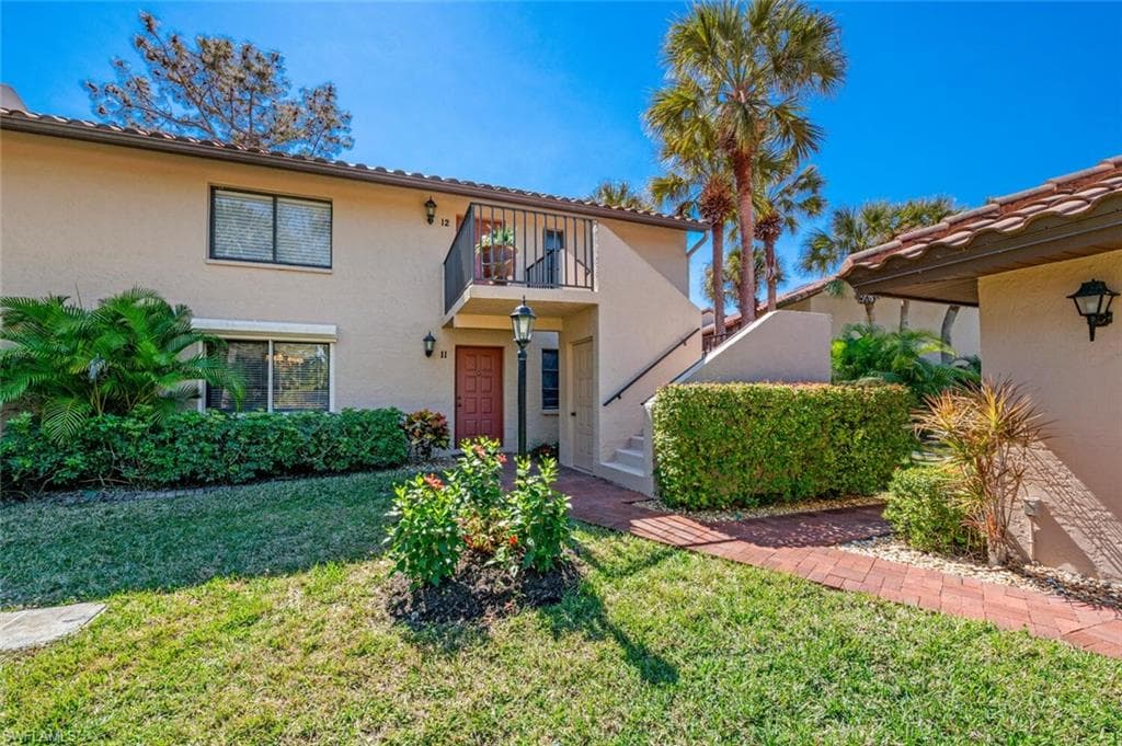 3219 Horse Carriage Way 11, Naples, FL 34105-4