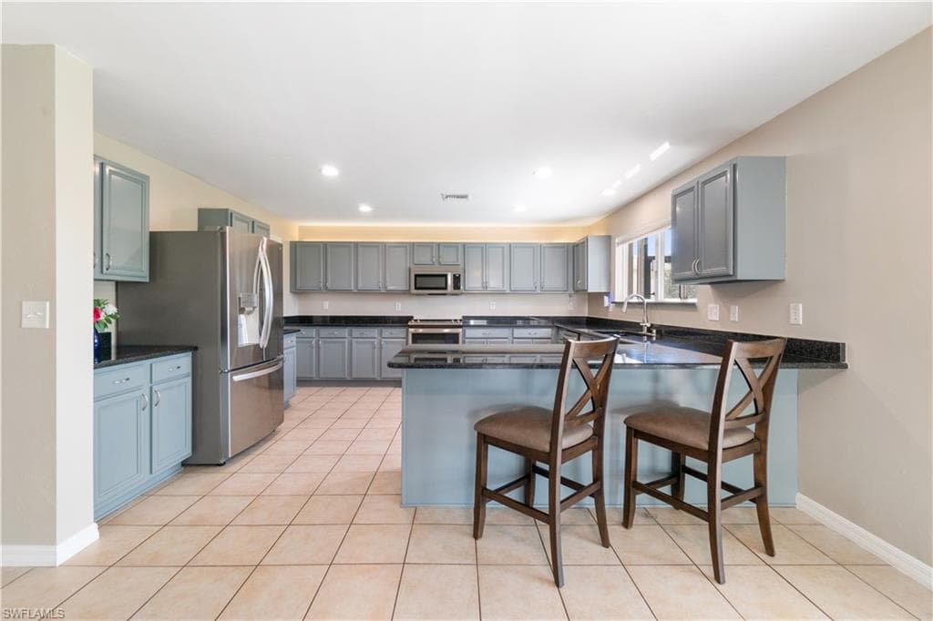 8100 Allamanda Ct, Lehigh Acres, FL 33972-14