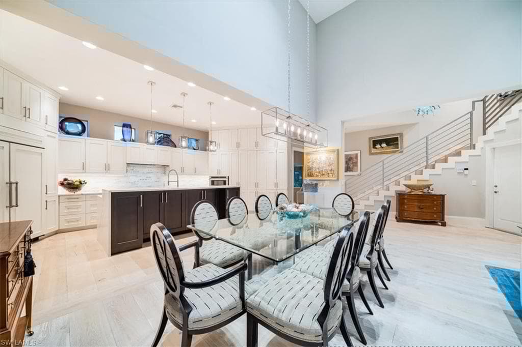 367 5th Ave N, Naples, FL 34102-9