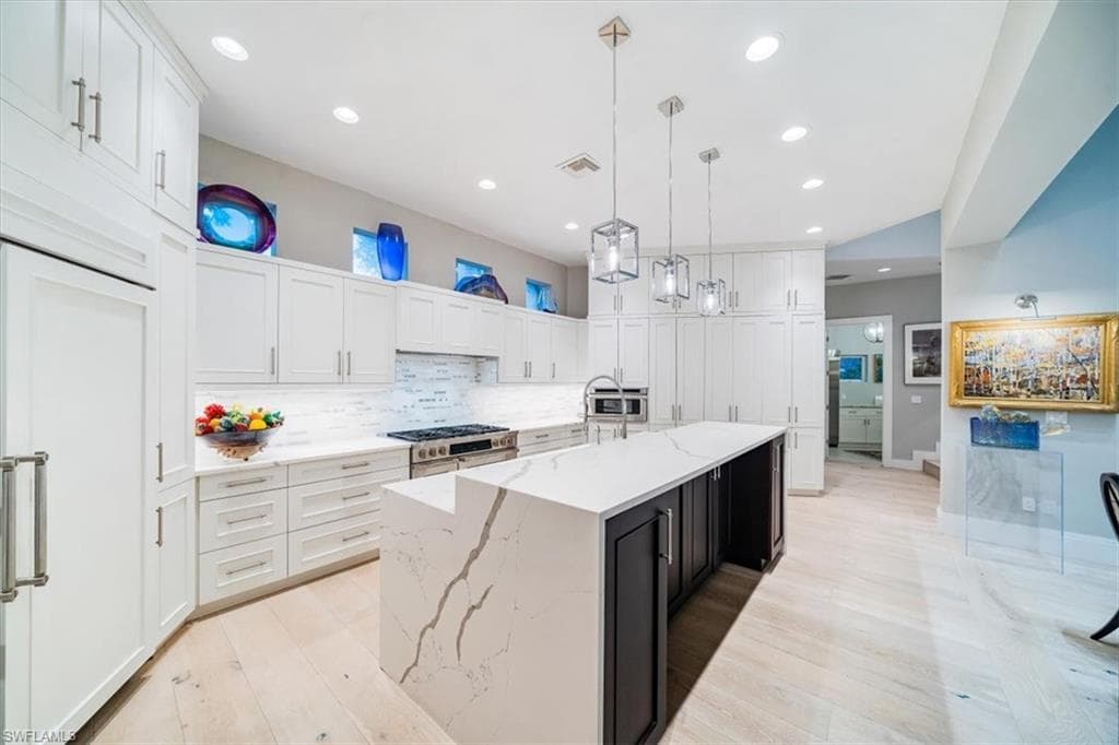 367 5th Ave N, Naples, FL 34102-12