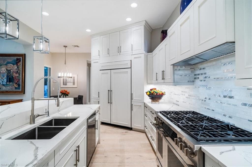367 5th Ave N, Naples, FL 34102-15
