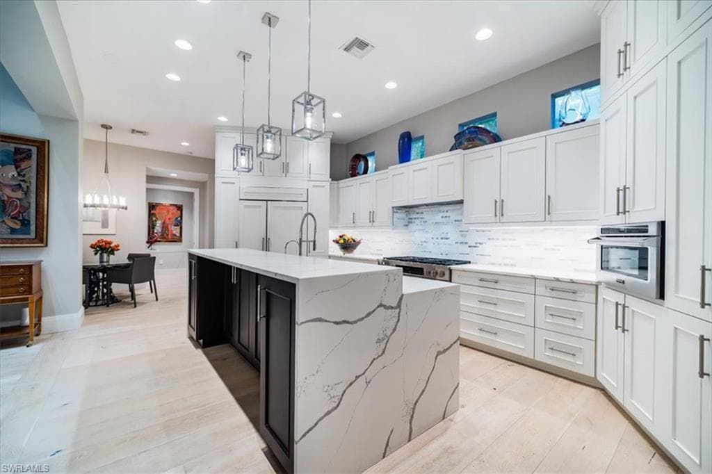367 5th Ave N, Naples, FL 34102-16