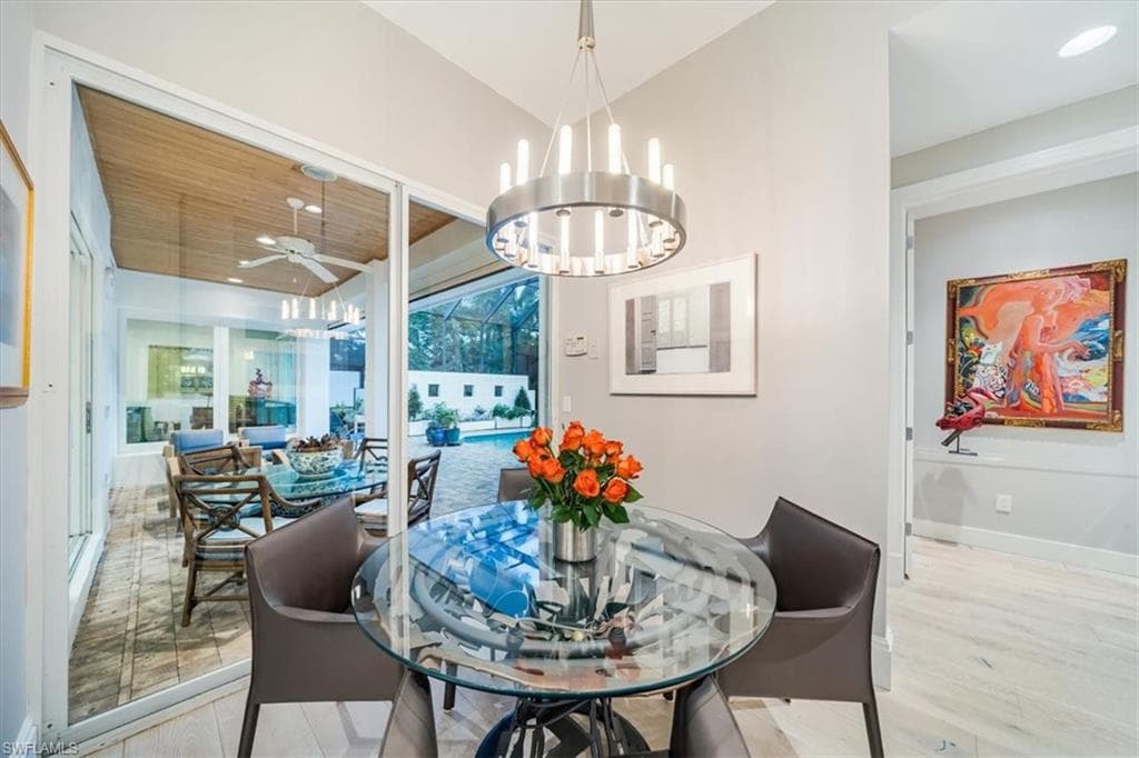 367 5th Ave N, Naples, FL 34102-17
