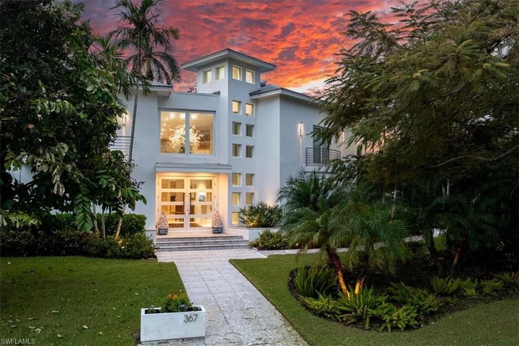 367 5th Ave N, Naples, FL 34102-1