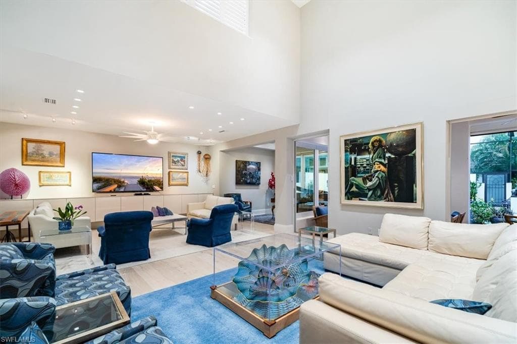 367 5th Ave N, Naples, FL 34102-22
