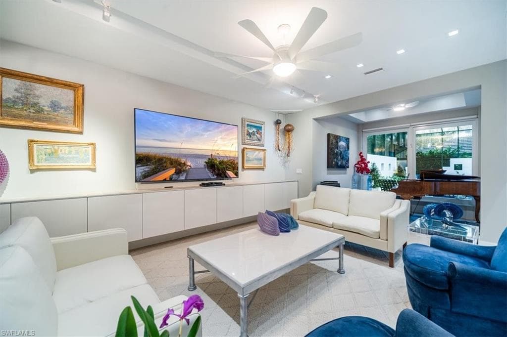 367 5th Ave N, Naples, FL 34102-23