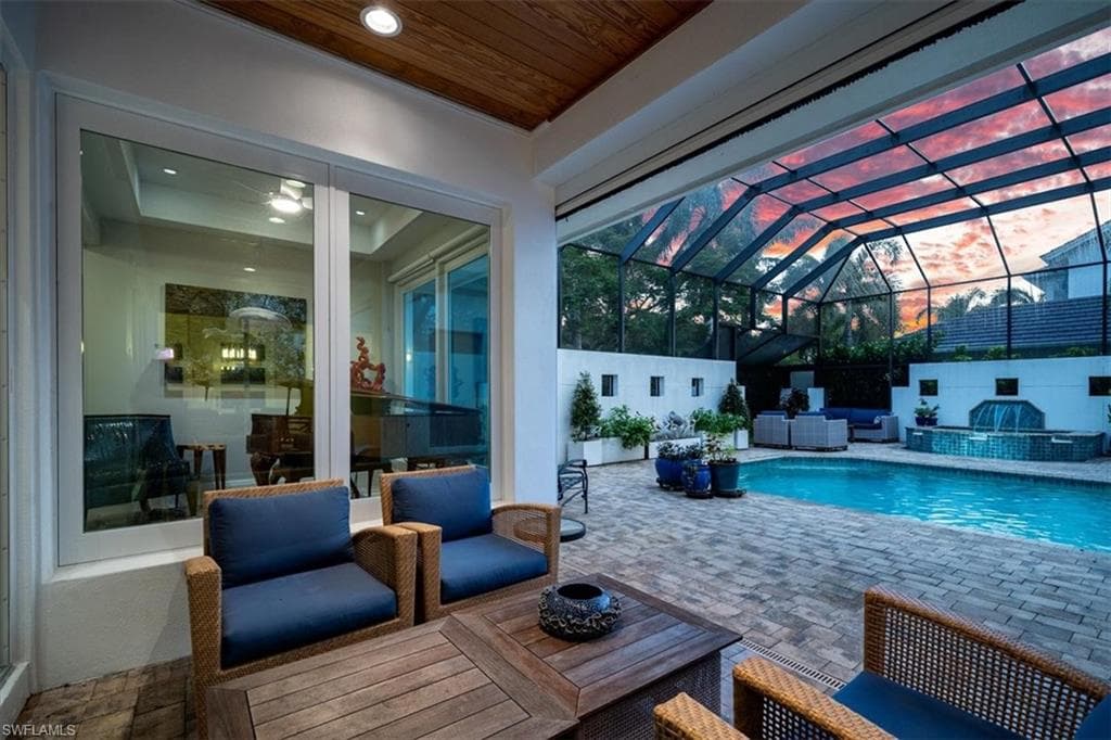 367 5th Ave N, Naples, FL 34102-26