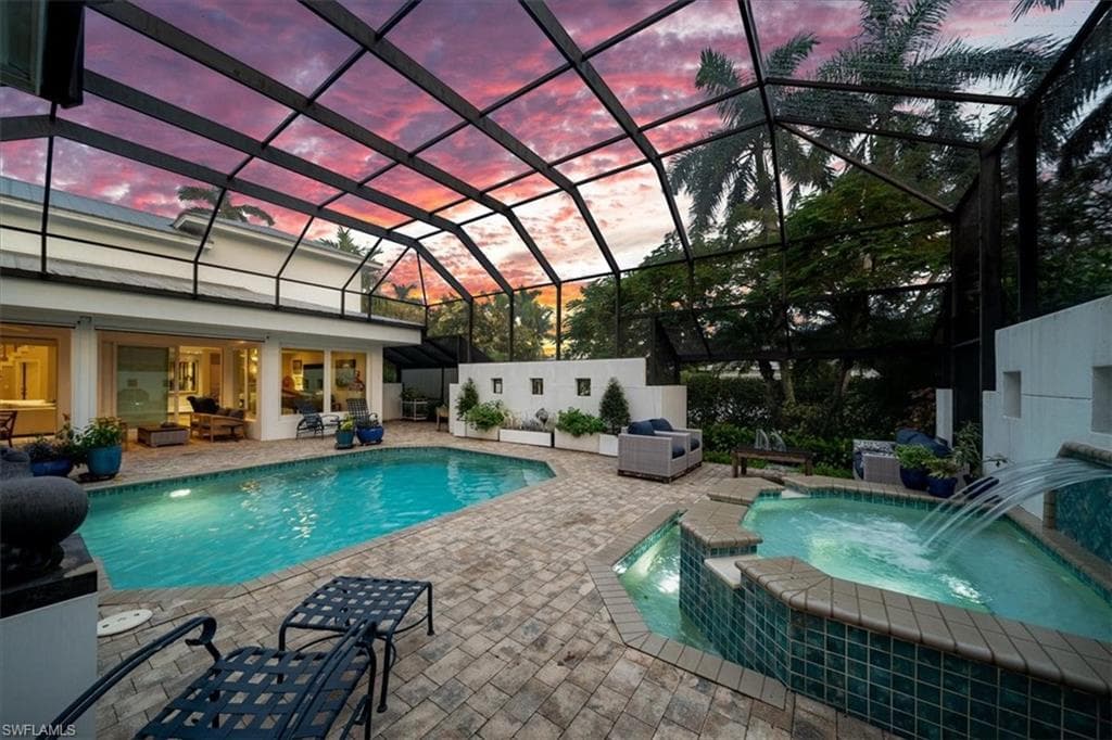 367 5th Ave N, Naples, FL 34102-29