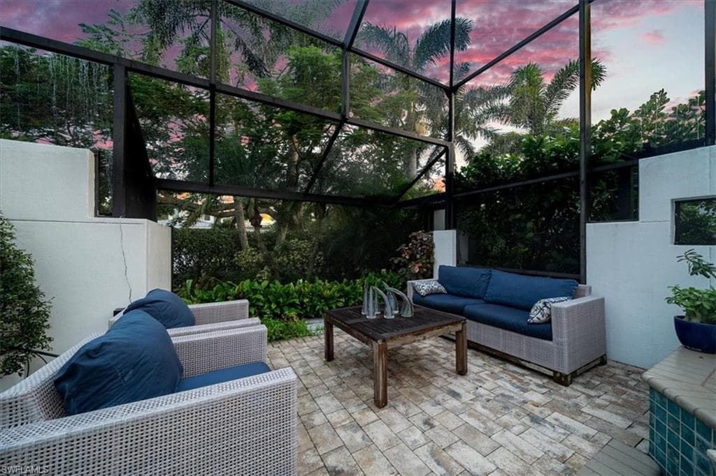 367 5th Ave N, Naples, FL 34102-31