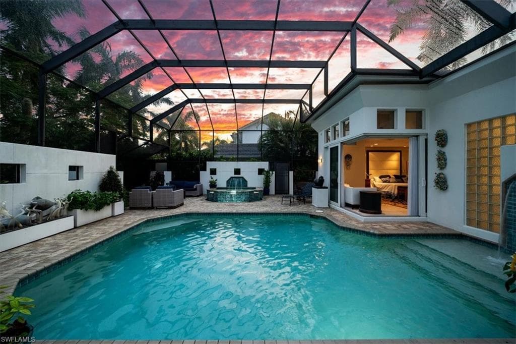 367 5th Ave N, Naples, FL 34102-32