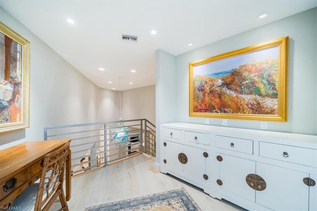367 5th Ave N, Naples, FL 34102-38