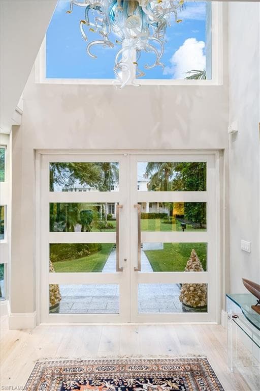 367 5th Ave N, Naples, FL 34102-3