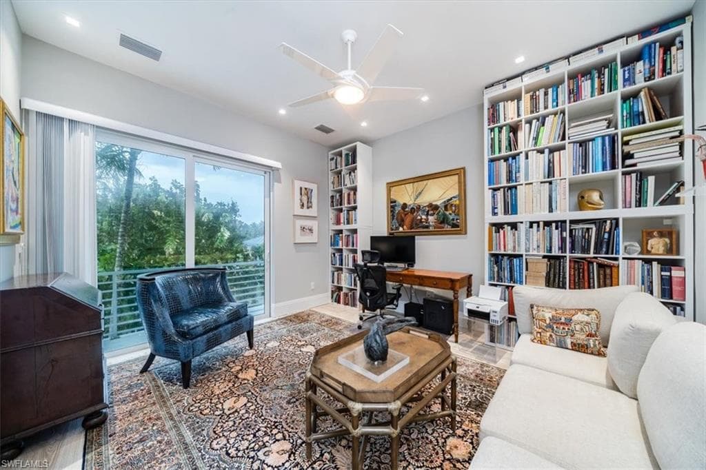 367 5th Ave N, Naples, FL 34102-40
