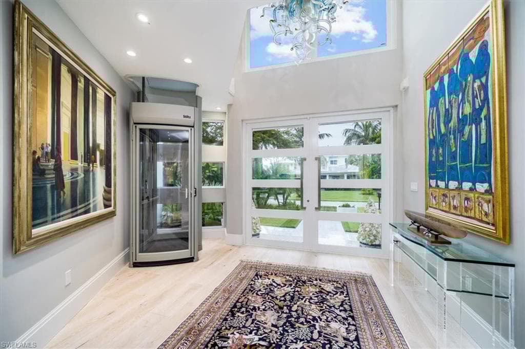 367 5th Ave N, Naples, FL 34102-4