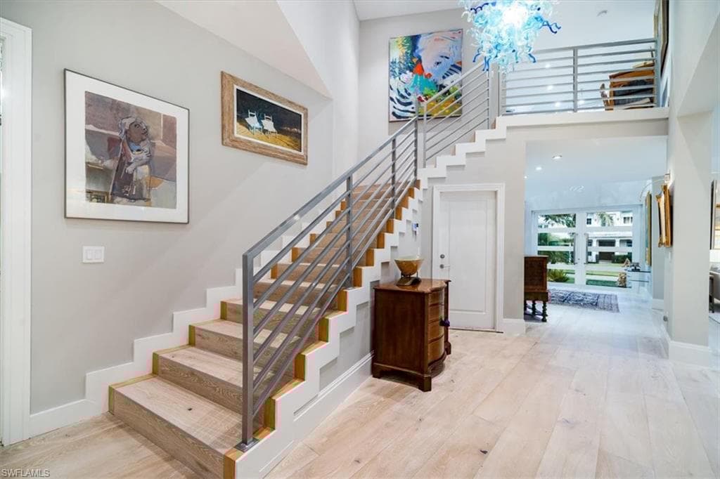 367 5th Ave N, Naples, FL 34102-5