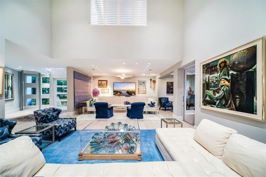 367 5th Ave N, Naples, FL 34102-7