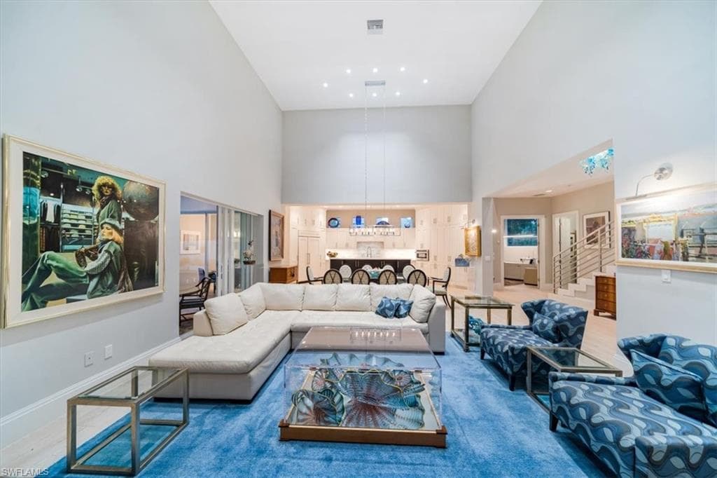 367 5th Ave N, Naples, FL 34102-8