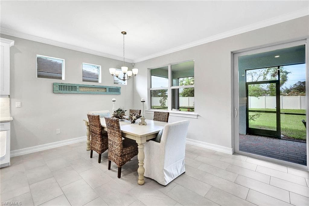 267 Tamarindo Ln, Naples, FL 34114-12