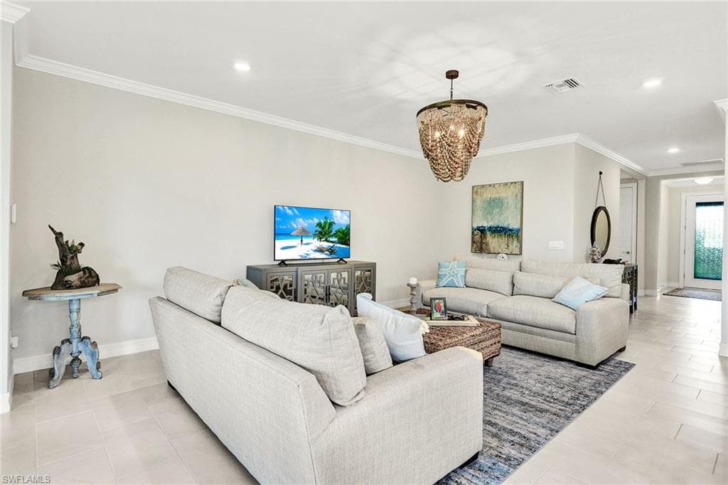 267 Tamarindo Ln, Naples, FL 34114-17