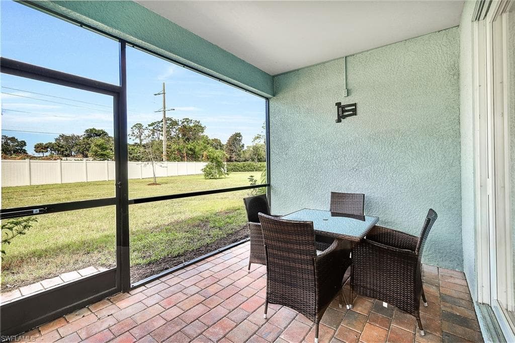 267 Tamarindo Ln, Naples, FL 34114-27