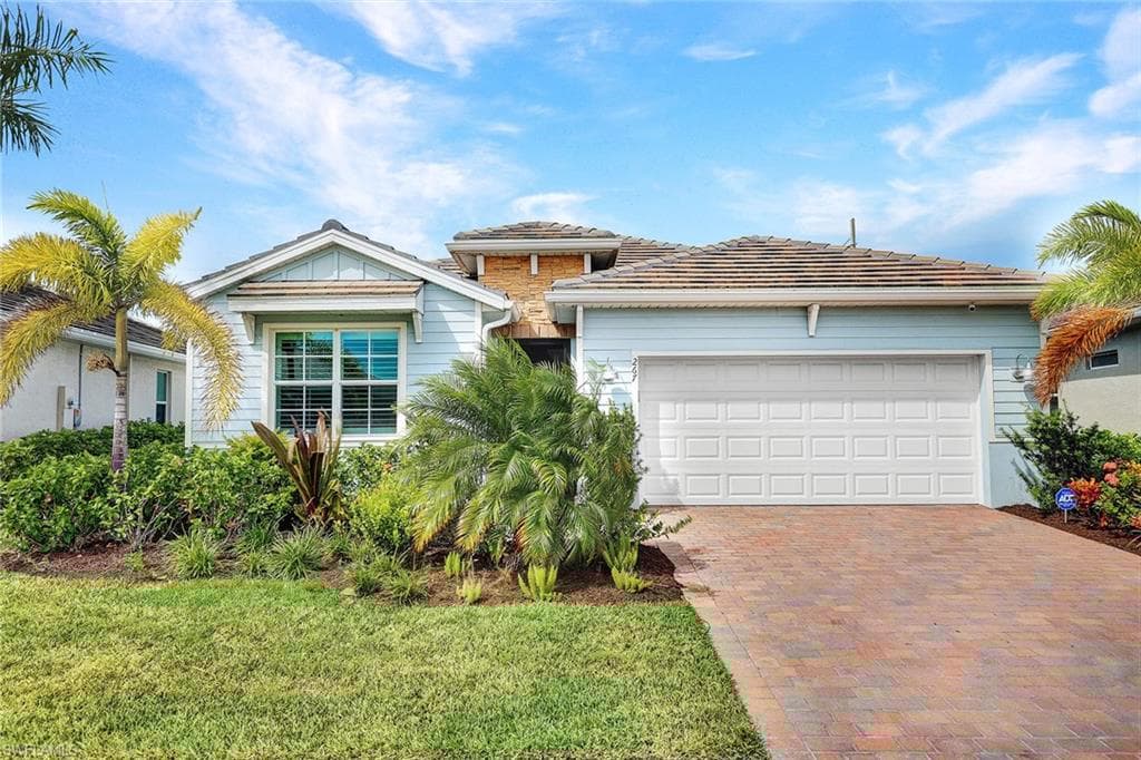 267 Tamarindo Ln, Naples, FL 34114-2