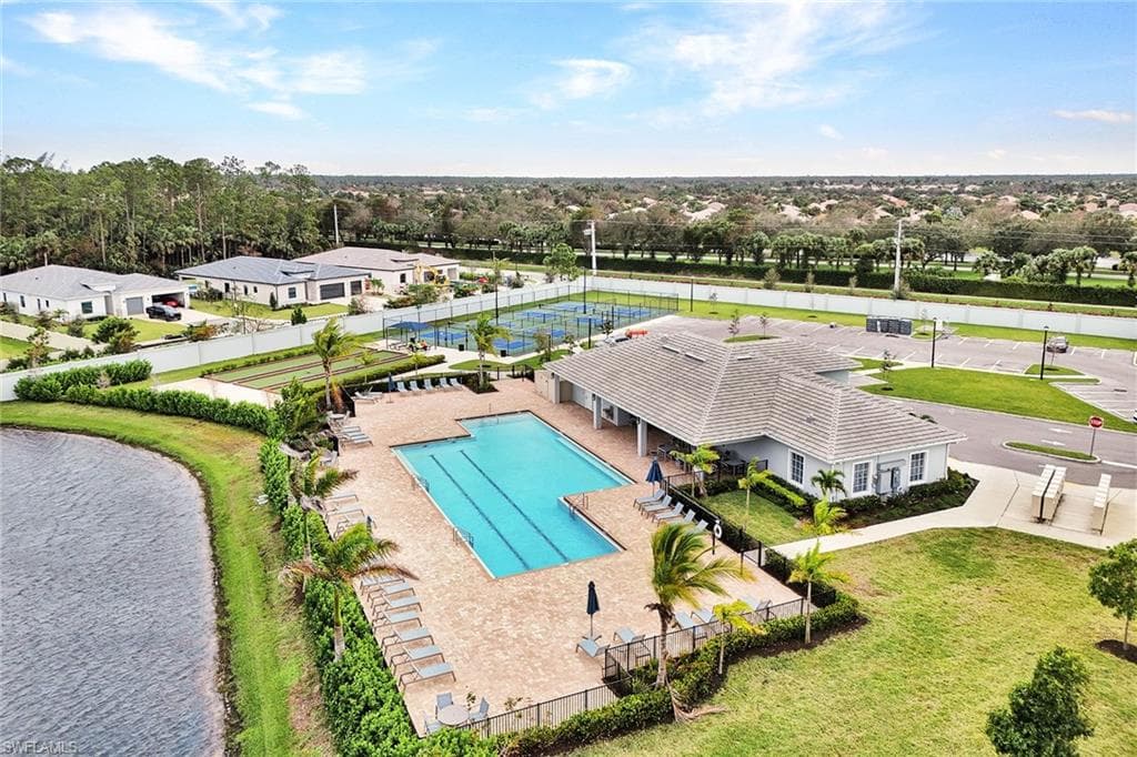 267 Tamarindo Ln, Naples, FL 34114-34