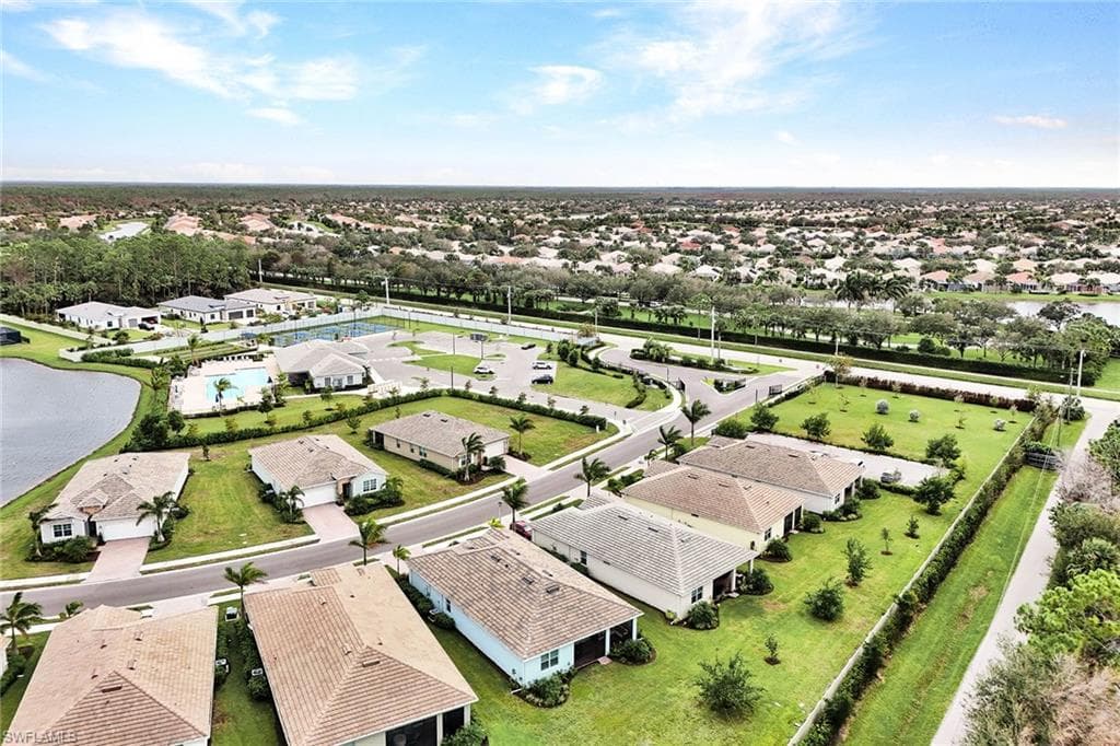 267 Tamarindo Ln, Naples, FL 34114-45