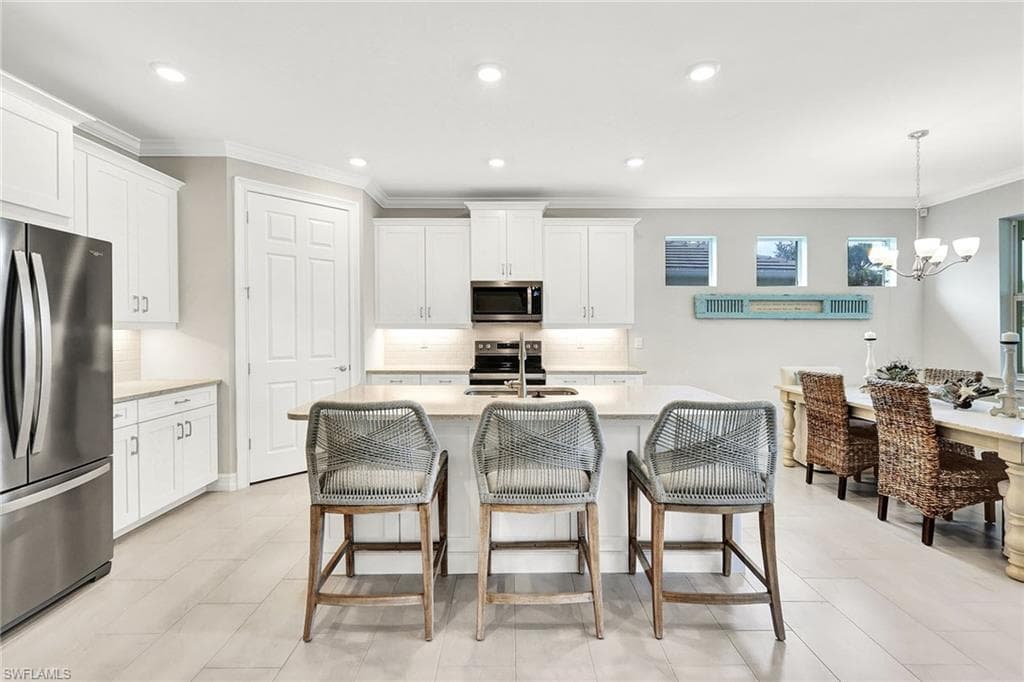 267 Tamarindo Ln, Naples, FL 34114-4