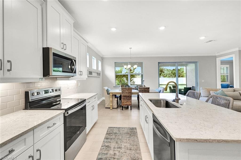 267 Tamarindo Ln, Naples, FL 34114-5
