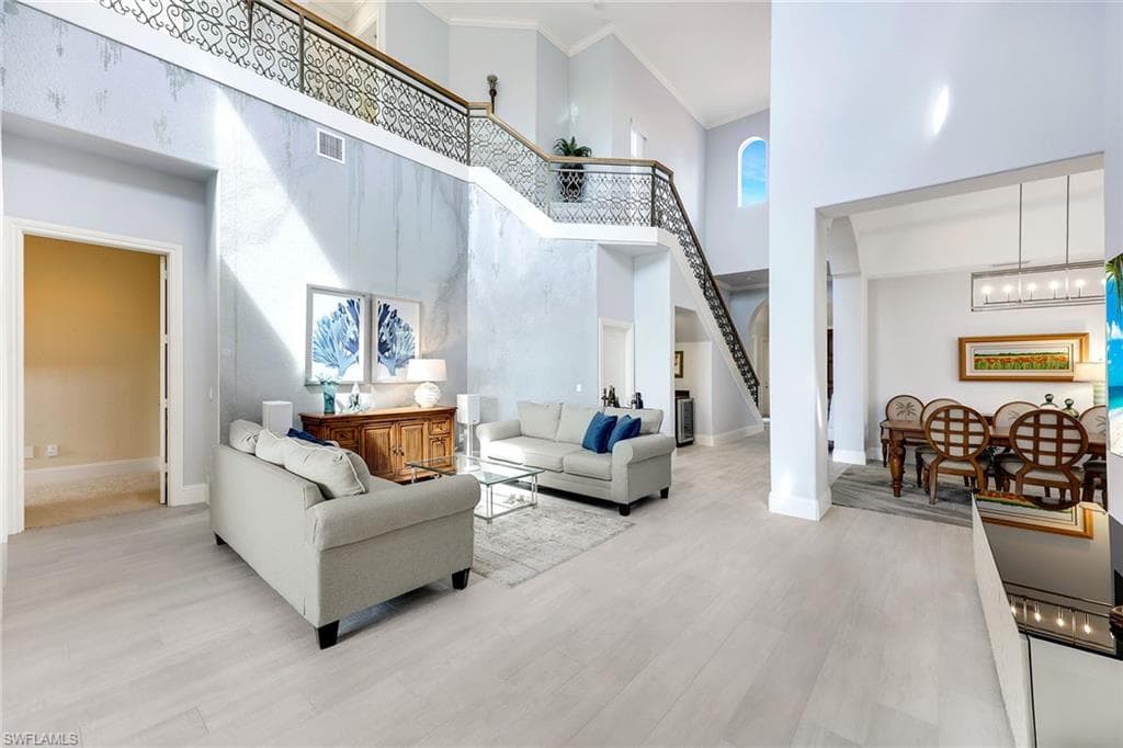 8589 Bellagio Dr, Naples, FL 34114-9