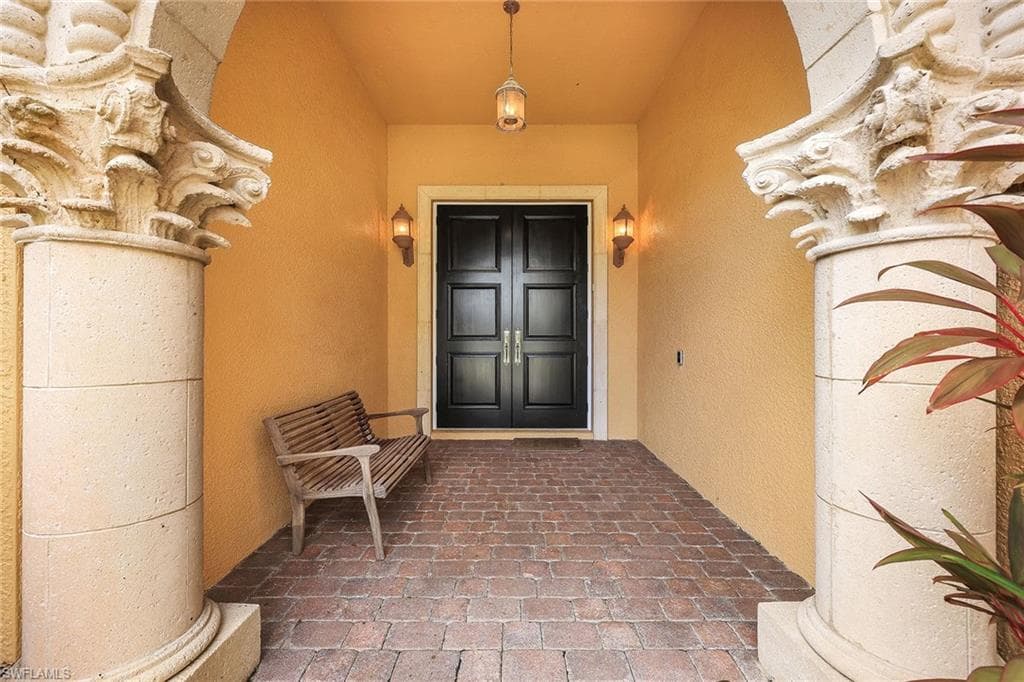 8589 Bellagio Dr, Naples, FL 34114-3
