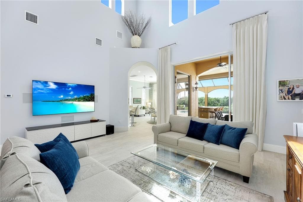 8589 Bellagio Dr, Naples, FL 34114-6