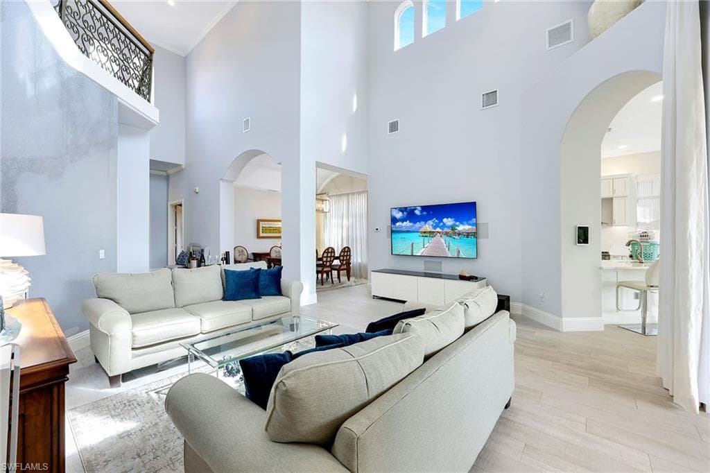 8589 Bellagio Dr, Naples, FL 34114-7