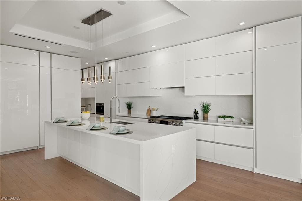 1165 8th St S 201, Naples, FL 34102-13