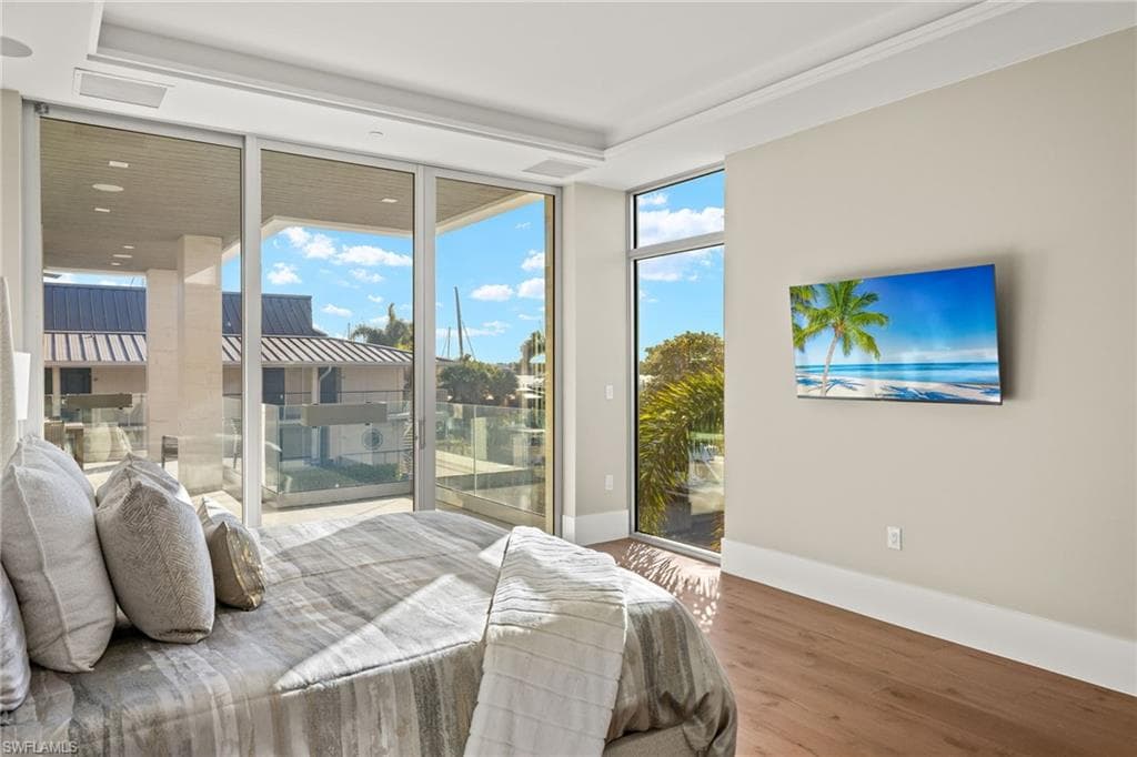 1165 8th St S 201, Naples, FL 34102-23