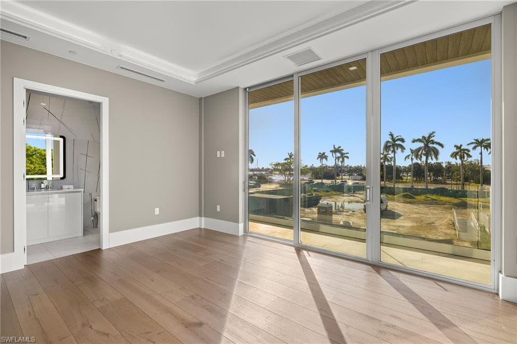 1165 8th St S 201, Naples, FL 34102-34