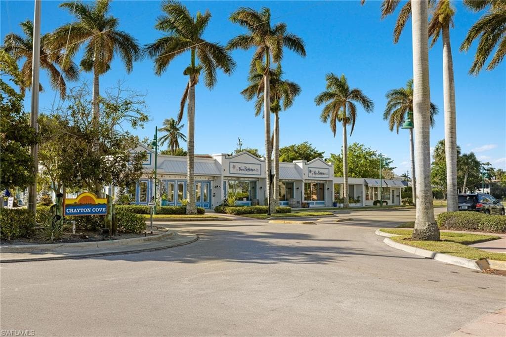 1165 8th St S 201, Naples, FL 34102-42