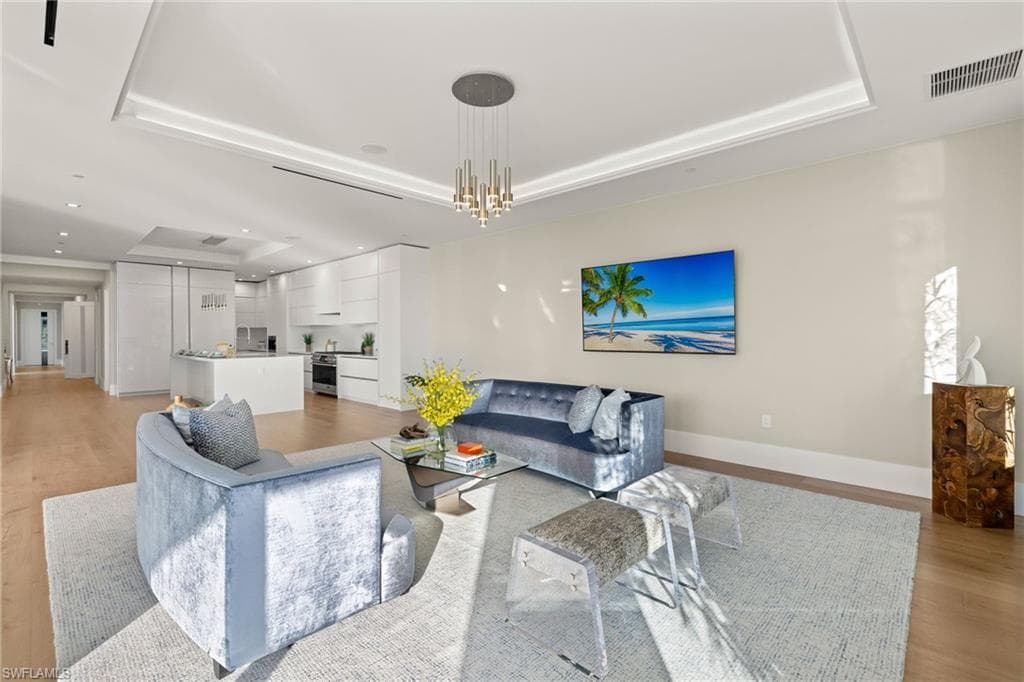 1165 8th St S 201, Naples, FL 34102-5