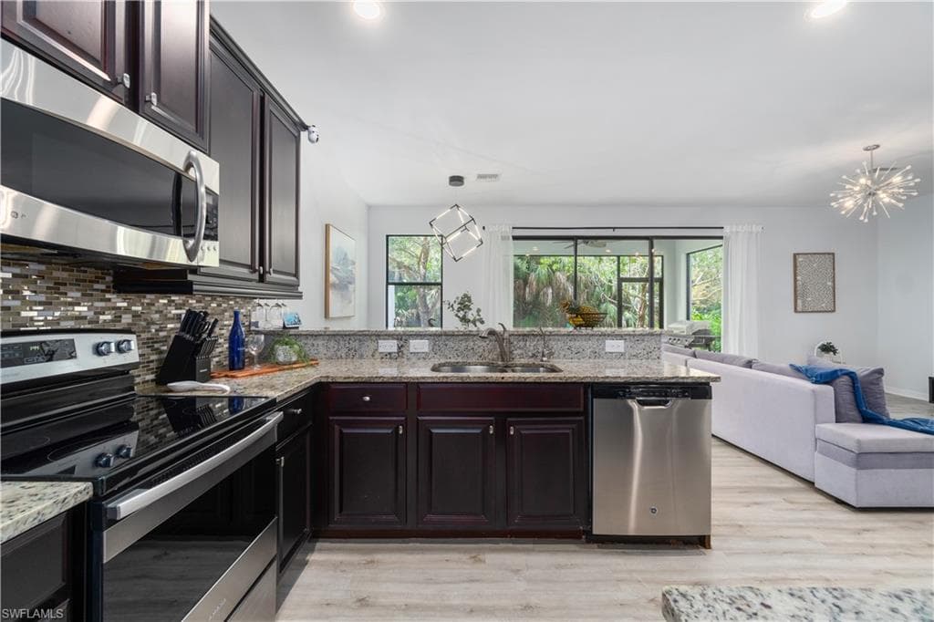 15286 Summit Place Cir 175, Naples, FL 34119-15